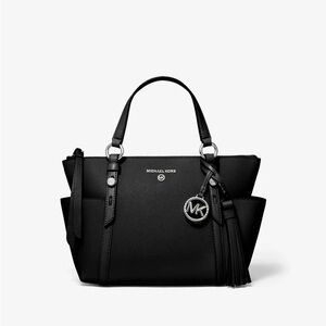 BLACK MICHAEL KORS SMALL HAND BAG